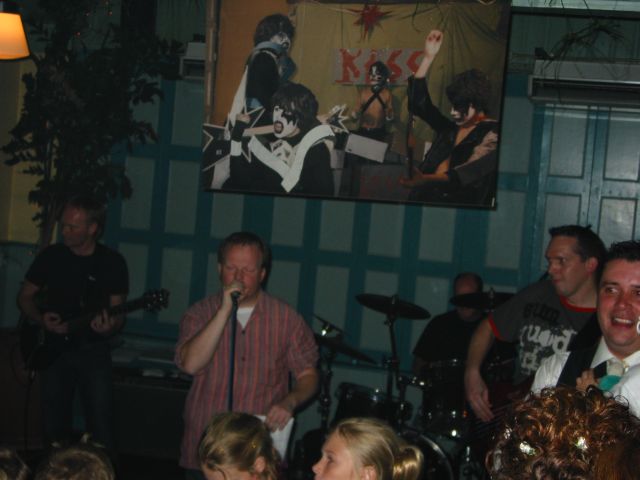 Sweaty Pants -  band,publiek,kiss